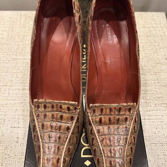 couture Donald J. Pliner by Donald J Pliner Alligator embossed Leather Pump - Picture 4 of 7